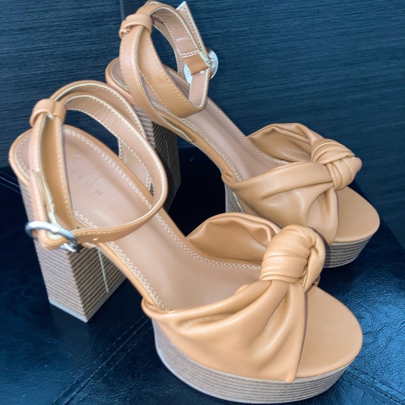 Knot Platform heel sandals - Picture 1 of 3